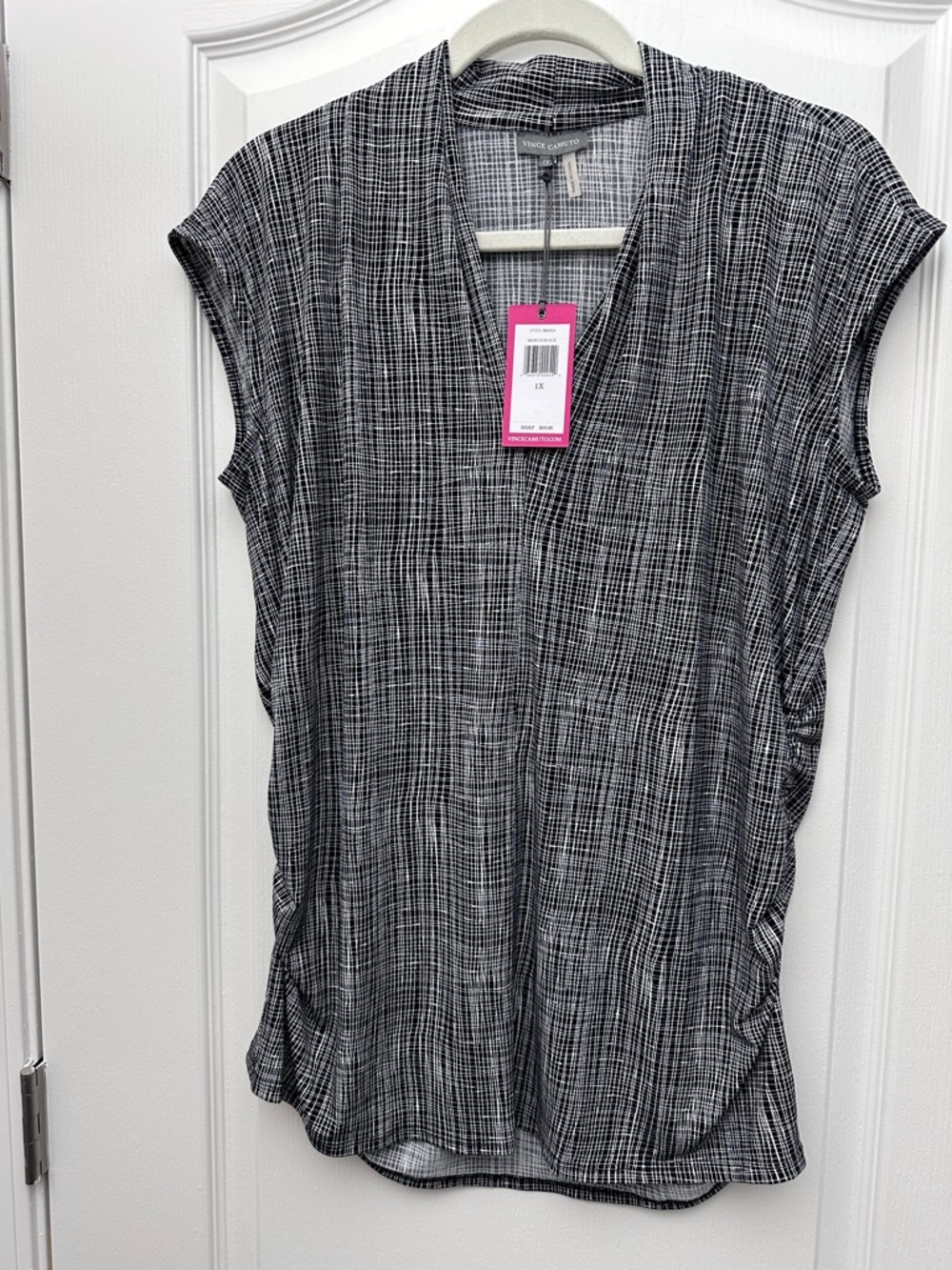 Vince Camuto Black & White V-Neck Ruched Side Cap-Sleeve Tunic - Picture 1 of 8